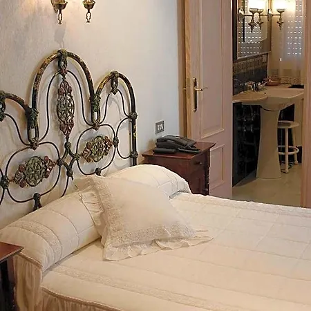 Julia Hotel